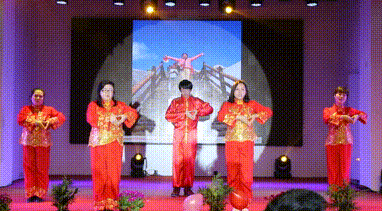 集智機電團(tuán)隊演出